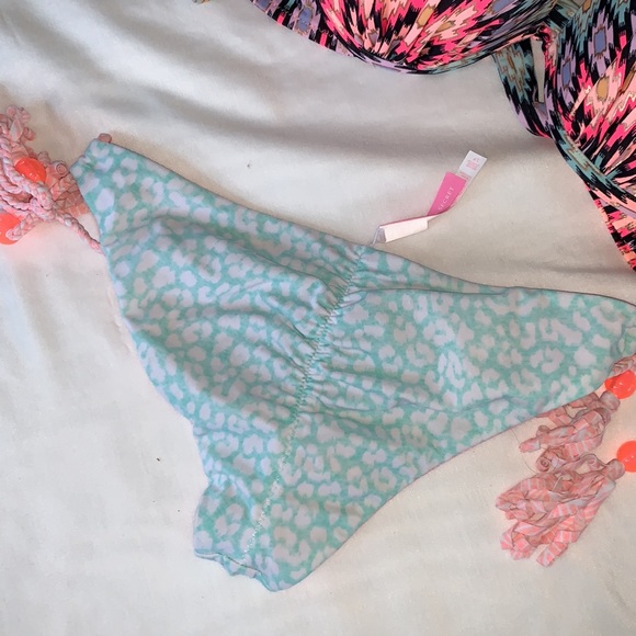 Victoria’s Secret reversible bikini bottoms - Picture 5 of 7